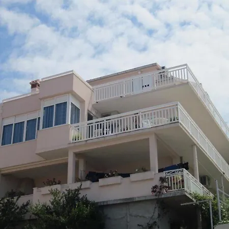 In With Sea View, Terrace, Air Conditioning, Wi-fi * 흐바르