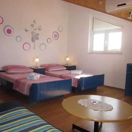 아파트 In With Sea View, Terrace, Air Conditioning, Wi-fi 흐바르