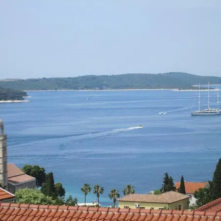 In With Sea View, Terrace, Air Conditioning, Wi-fi Apartment Hvar Town